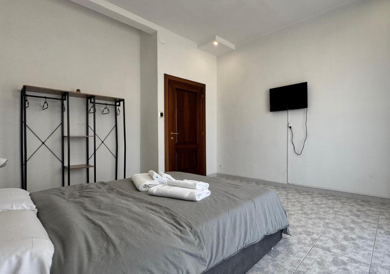 Corso Novara - 8 Posti Letto E Self Check-in Vicino La Stazione Di Appartamento