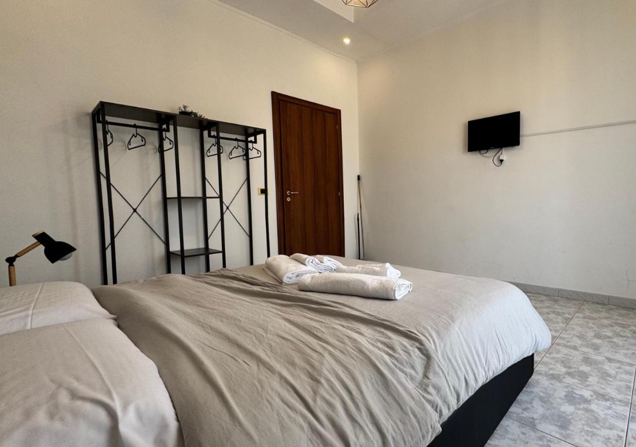 Corso Novara - 8 Posti Letto E Self Check-in Vicino La Stazione Di * Napoli